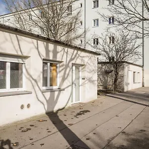 Three Bedroom Big Kitchen Selfcheckin Street Parking Apartment