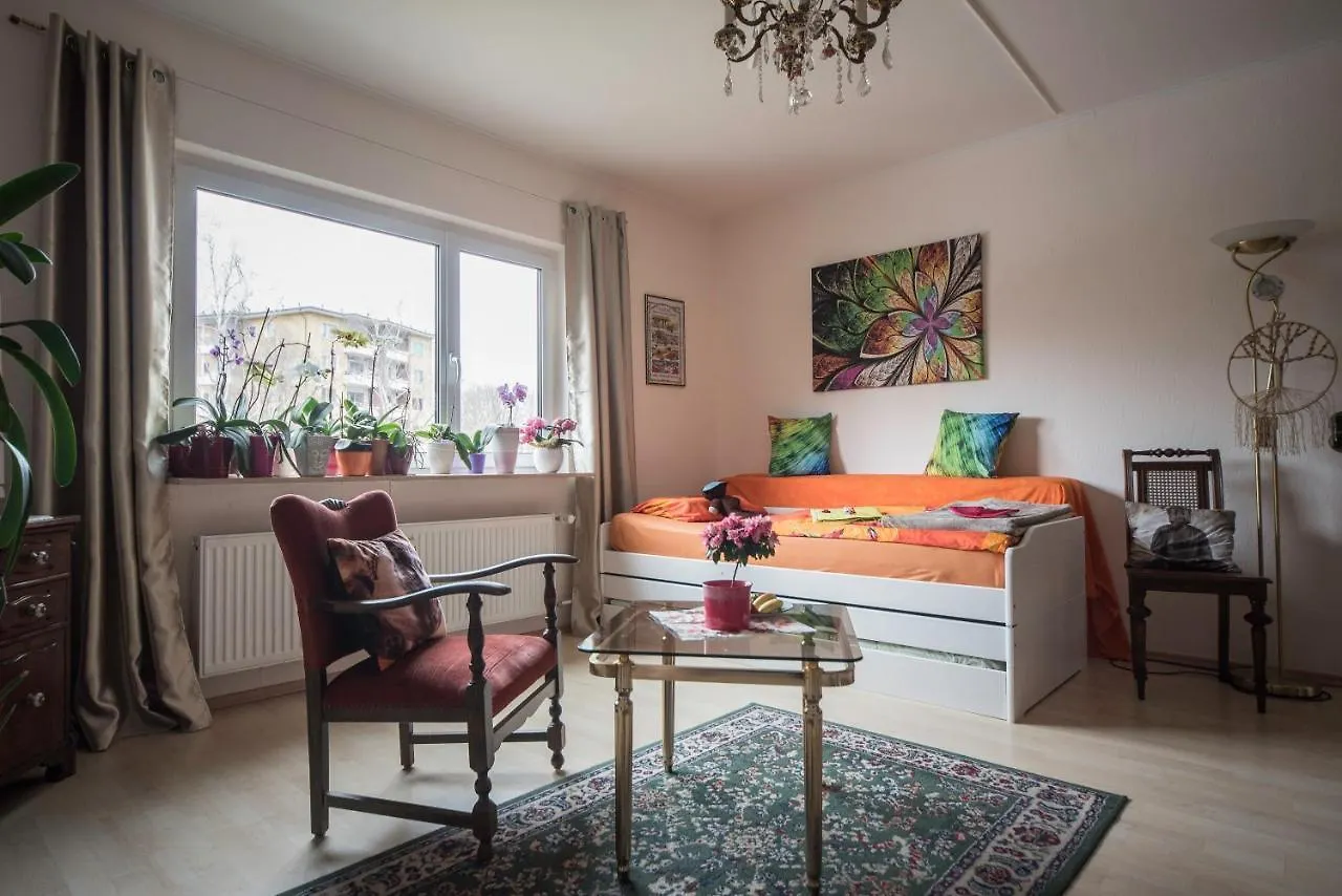 Weltoffenes Privates Gaestezimmer Bei Lgbtq Freundlichen Gastgeber Der Mit In Der Wohnung Lebt Berlin 0*,  Germany