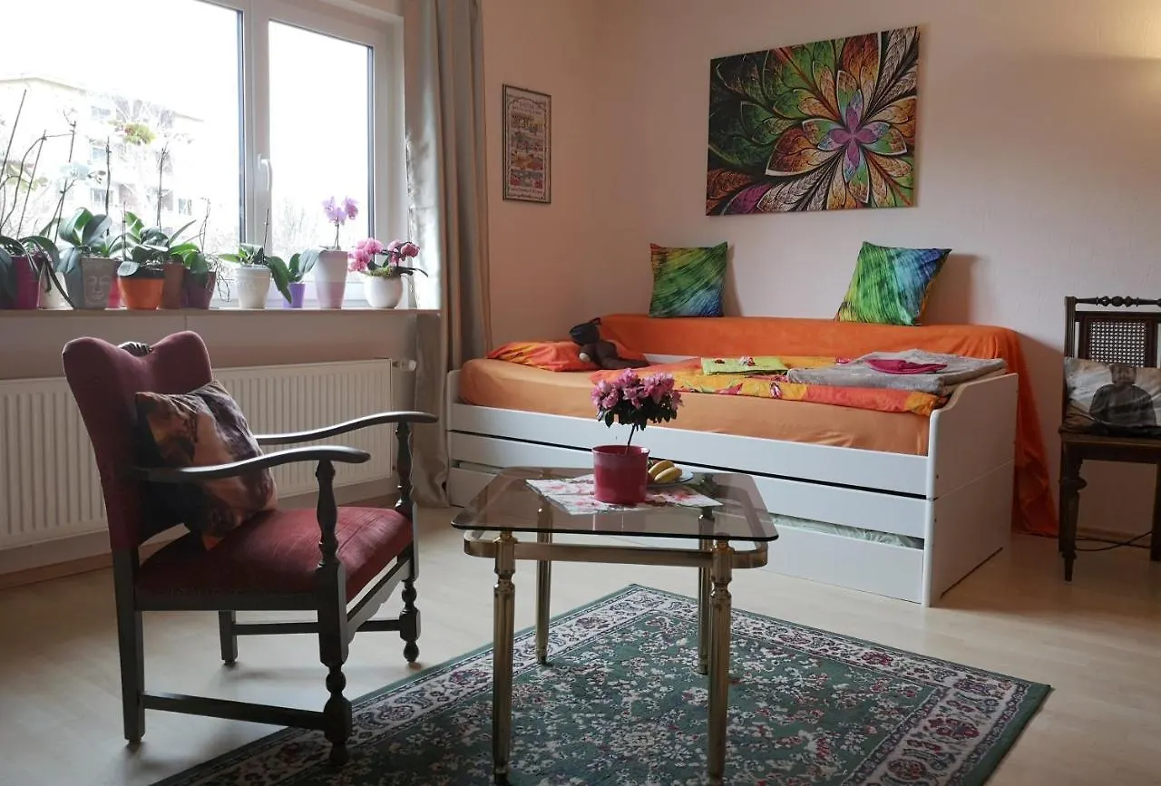 Weltoffenes Privates Gaestezimmer Bei Lgbtq Freundlichen Gastgeber Der Mit In Der Wohnung Lebt Berlin Germany