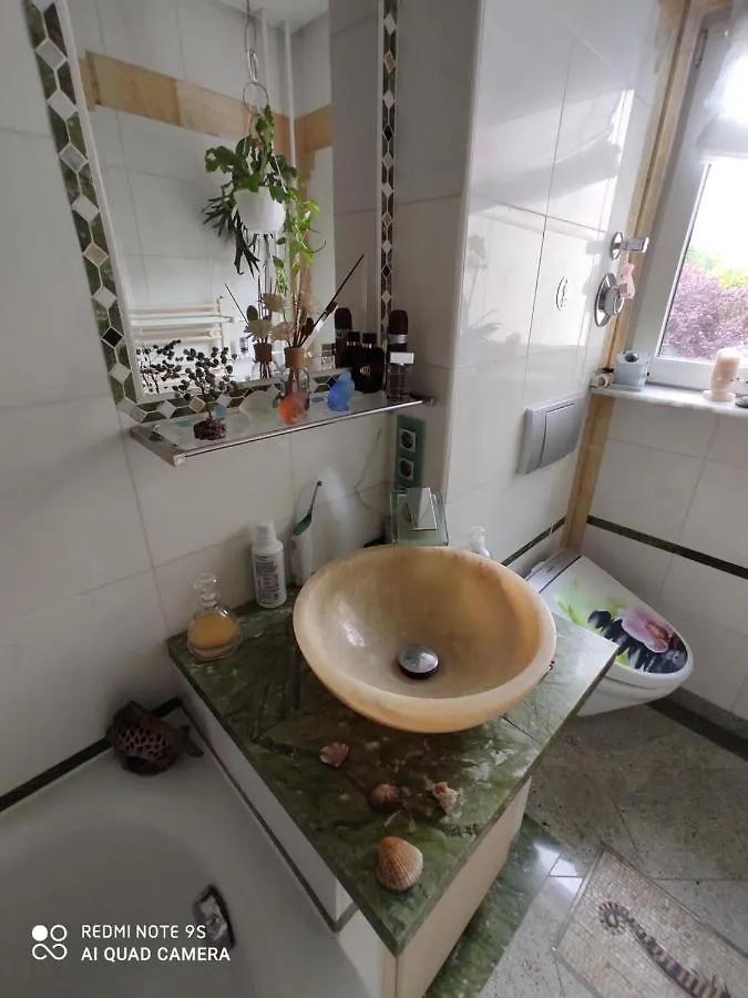 Accommodatie bij particulieren Weltoffenes Privates Gaestezimmer Bei Lgbtq Freundlichen Gastgeber Der Mit In Der Wohnung Lebt Berlijn